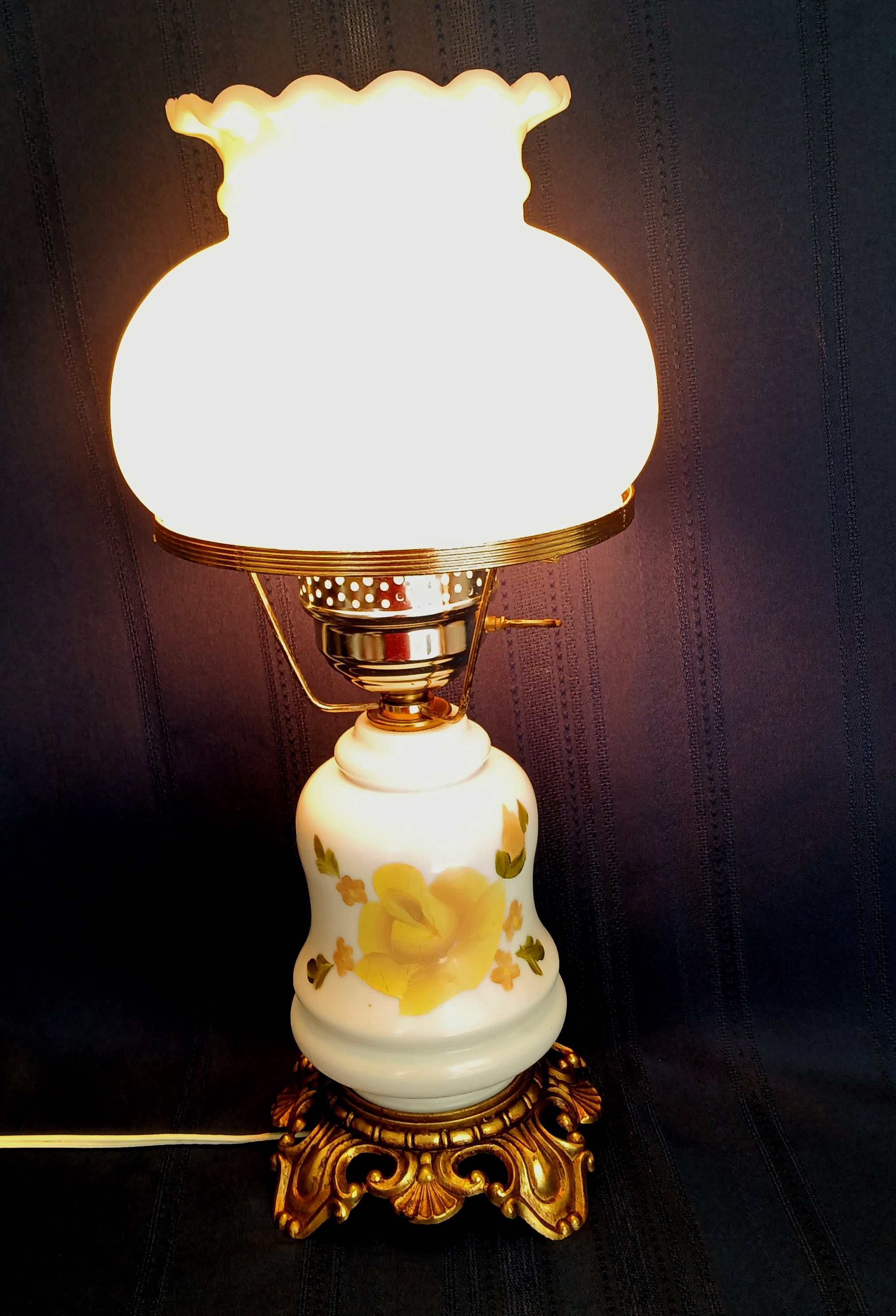 Vintage Hurricane GWTW Style Milk Glass Table Lamp Floral Roses - WORKS -  Waterfront Online