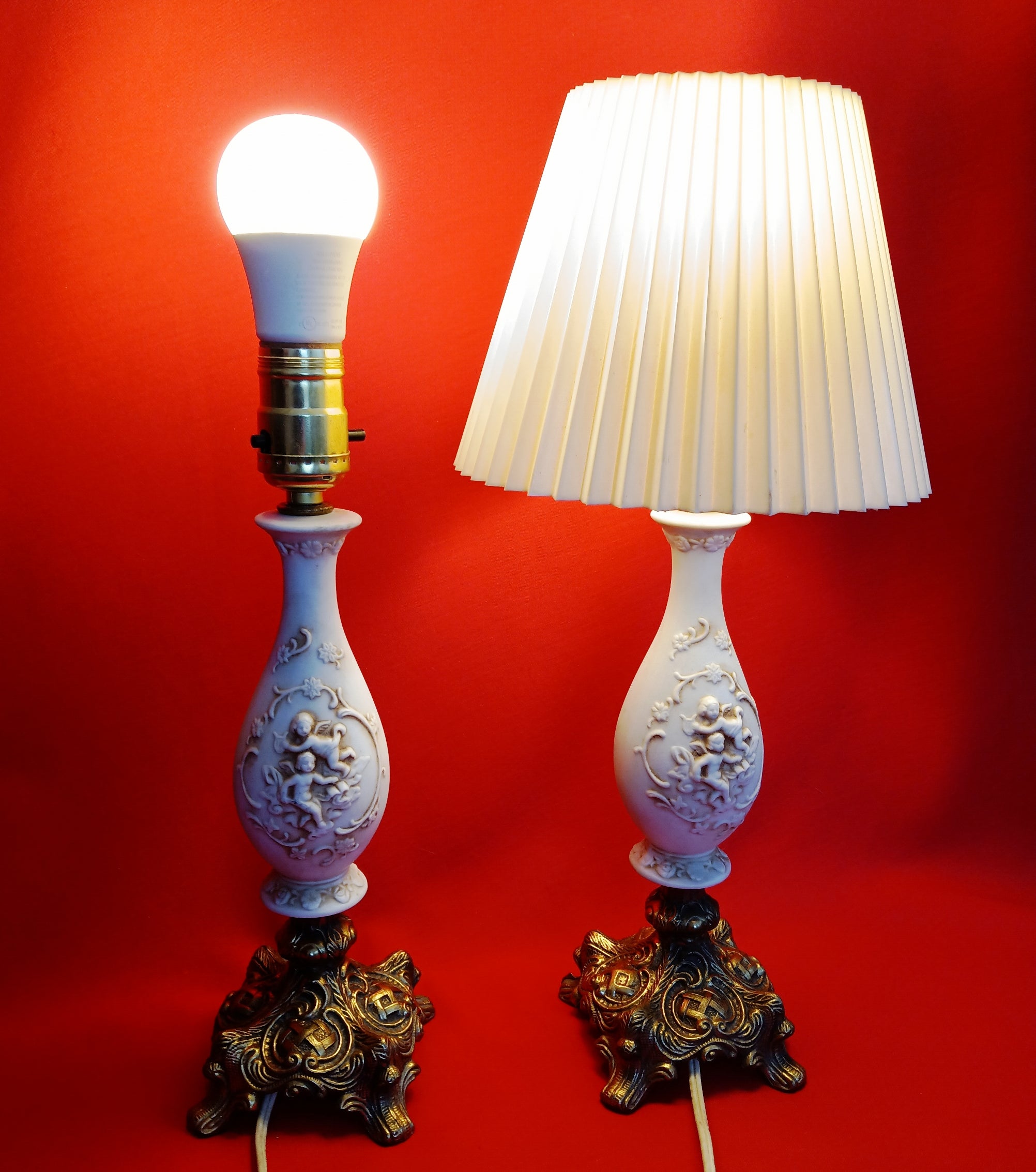 Vintage Hand Painted Pair of Porcelian outlet Lamps, accent lamps, vintage table lamps, vintage night stand lamps, great condition, work well