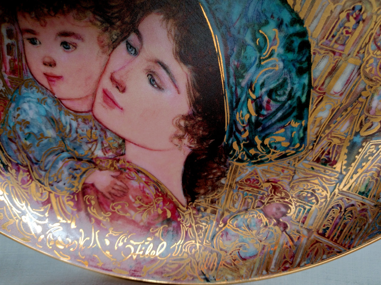 EDNA HIBEL Fine Art Collector Plate HOLIDAY JOY Christmas 1993 Mother & Child Porcelain Gilt Third Edition Plate w/Wooden Stand-Signed Mint Condition