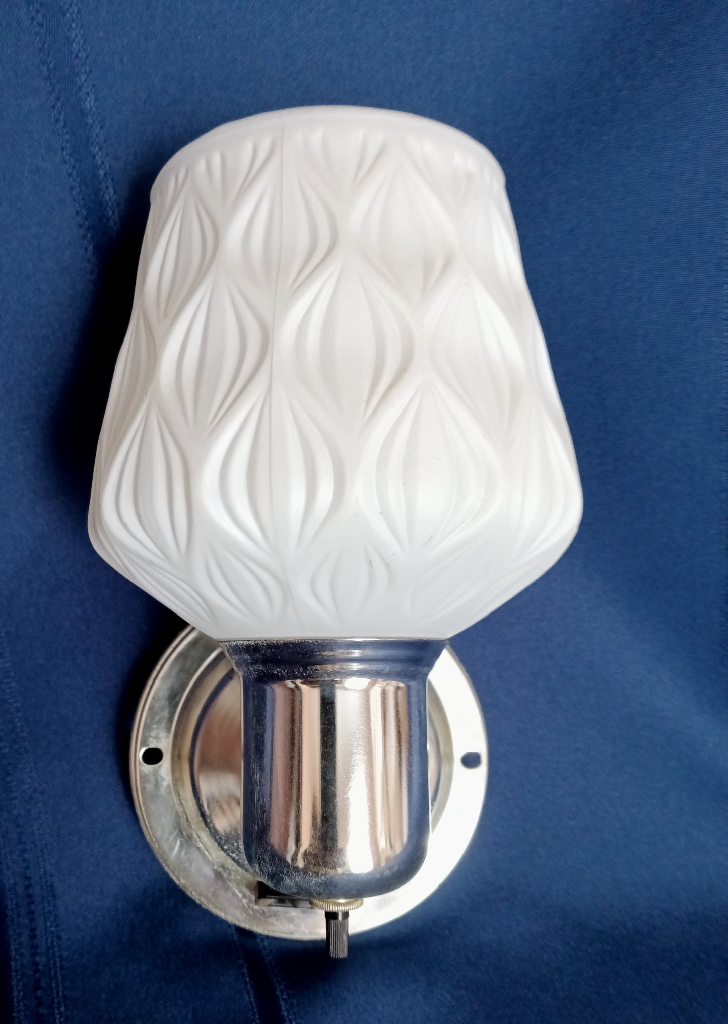 Vintage Vanity Bathroom Single Light Sconce w/ White Patterned Glass Shade On/Off Switch and Outlet Metal Construction Electric Fixture