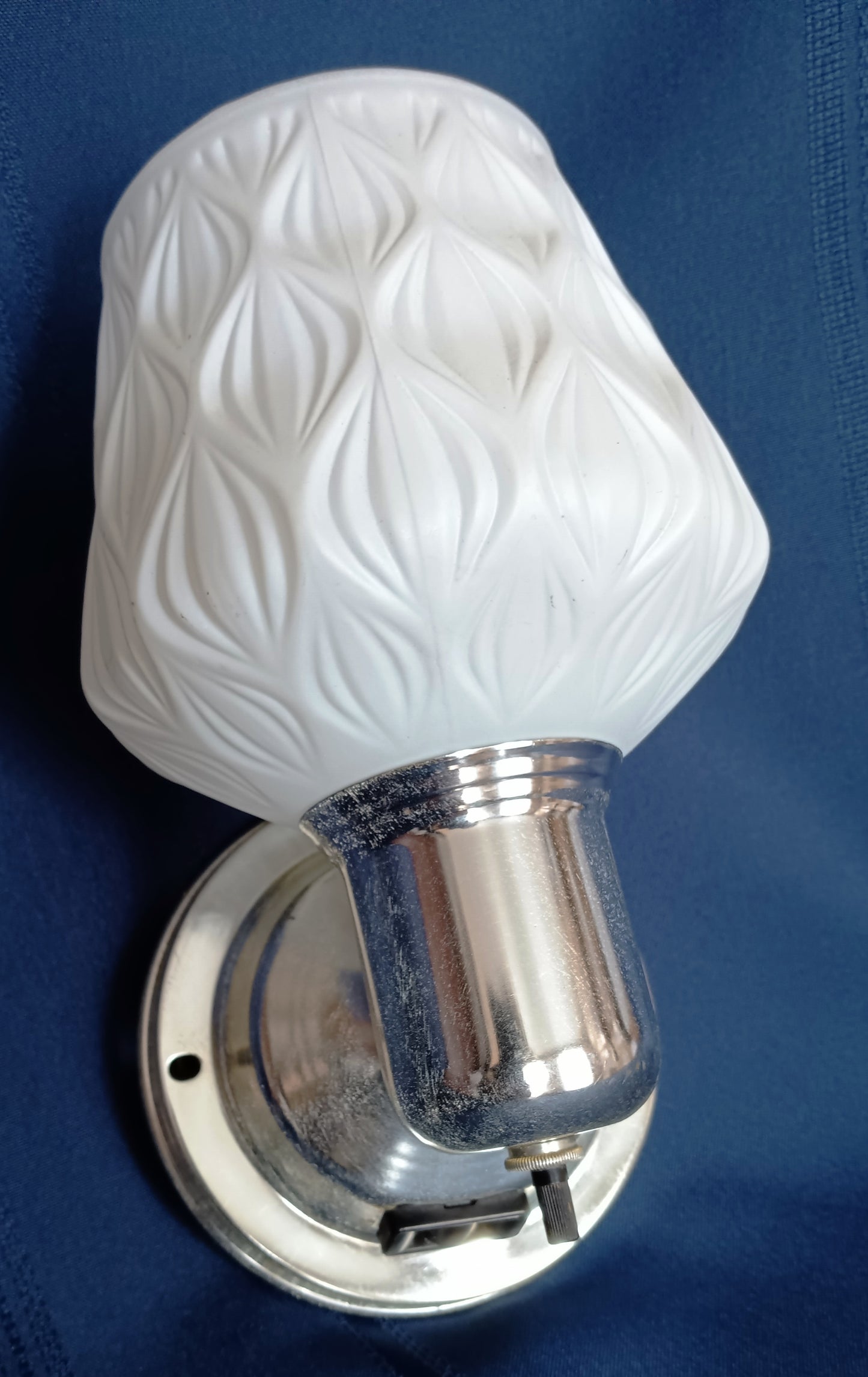 Vintage Vanity Bathroom Single Light Sconce w/ White Patterned Glass Shade On/Off Switch and Outlet Metal Construction Electric Fixture