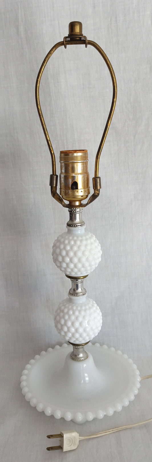 Vintage Table Lamp White Milk Glass Beaded Hobnail Desk Boudoir Bedroom Vanity Footed w/Harp + Finial 17 1/2" Tall