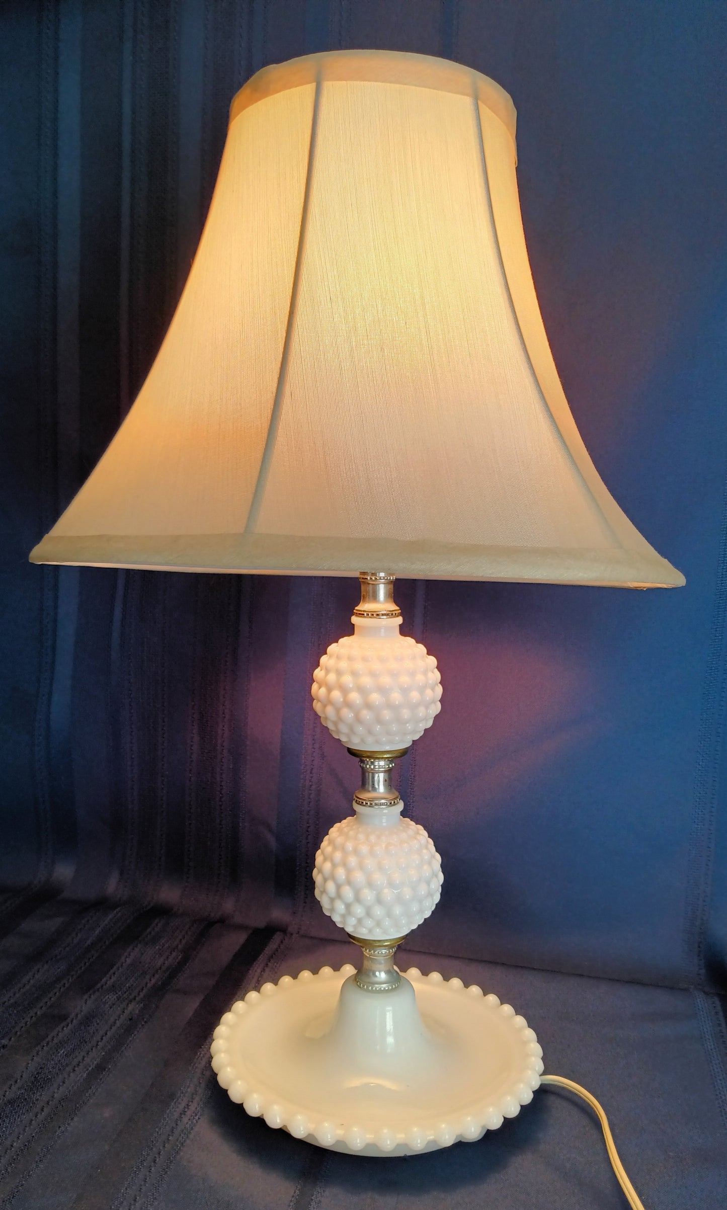 Vintage Table Lamp White Milk Glass Beaded Hobnail Desk Boudoir Bedroom Vanity Footed w/Harp + Finial 17 1/2" Tall