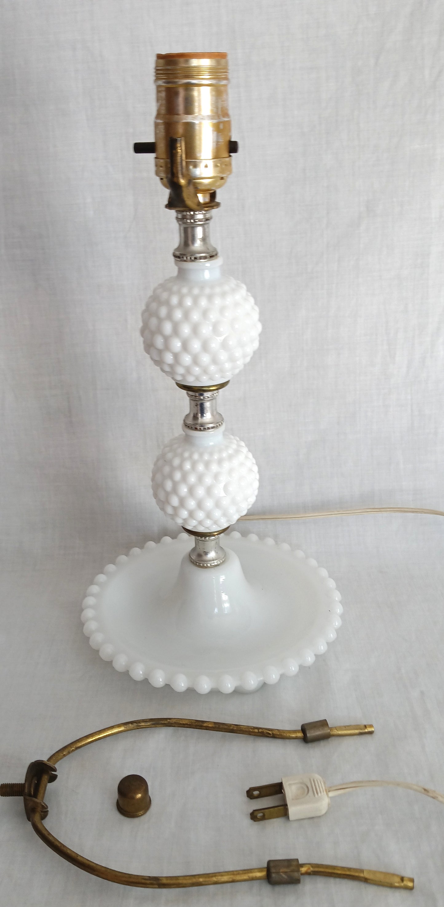 Vintage Table Lamp White Milk Glass Beaded Hobnail Desk Boudoir Bedroom Vanity Footed w/Harp + Finial 17 1/2" Tall