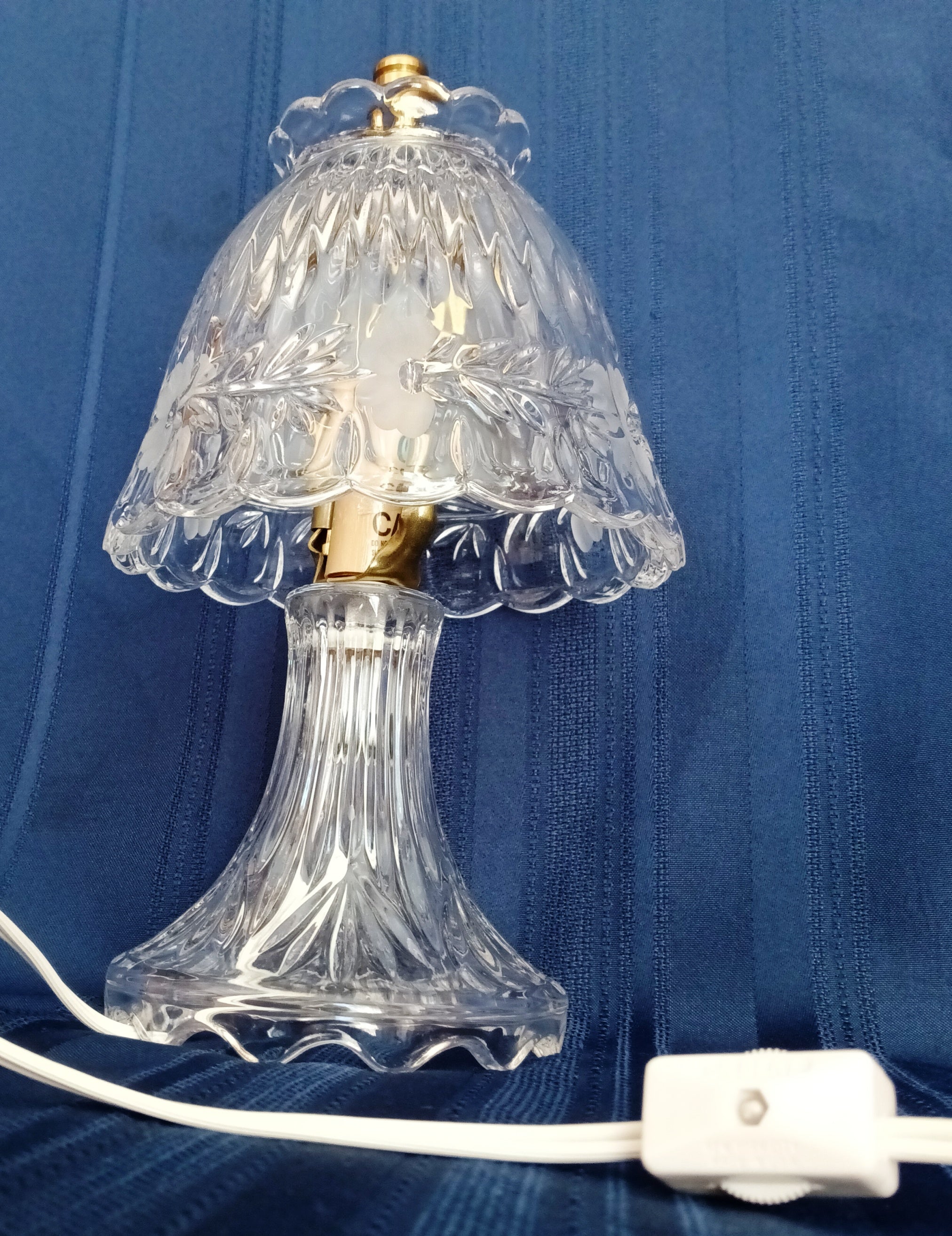 Vintage popular Glass Crystal Etched Flower Lamp