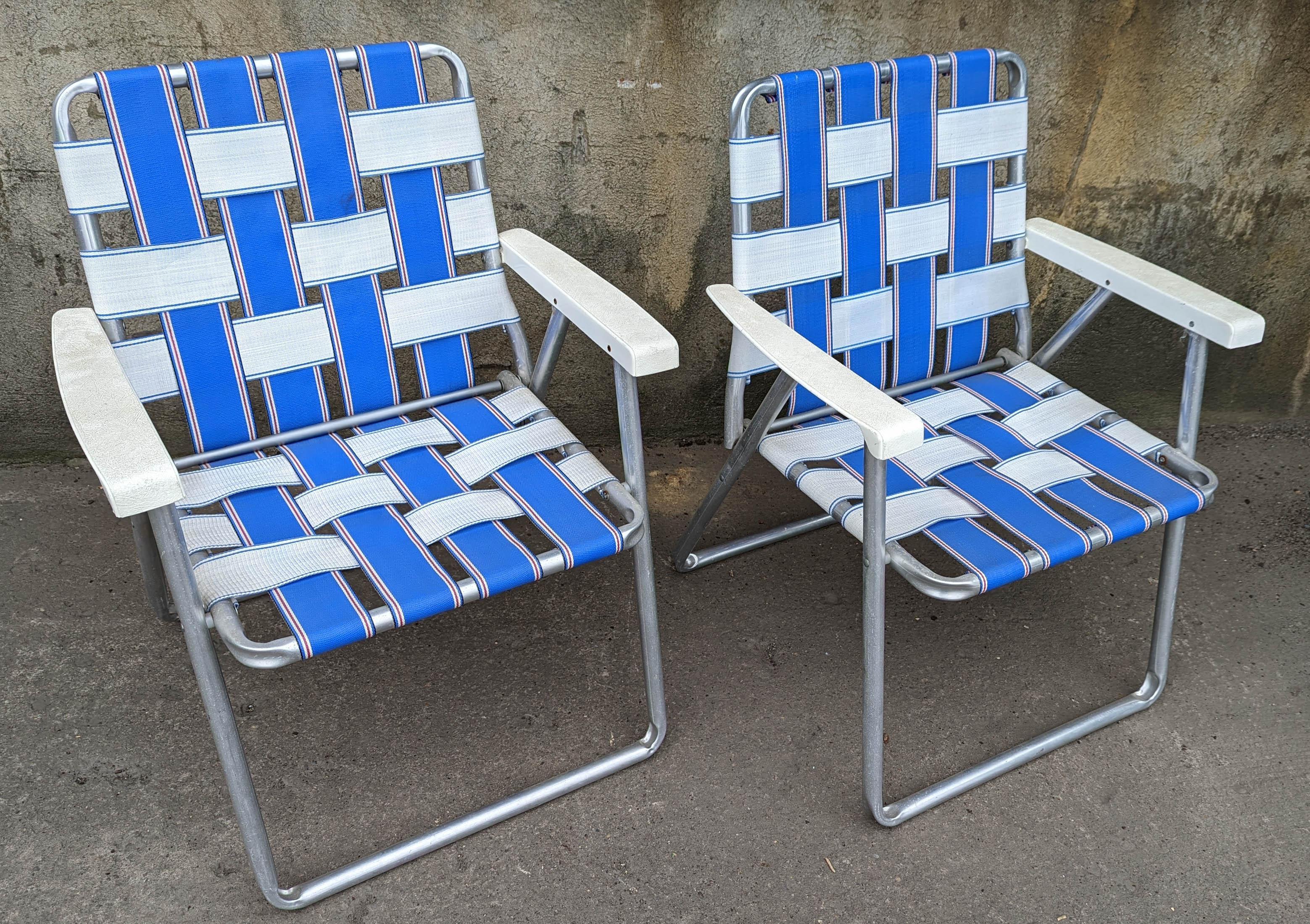 Old school cheap folding lawn chairs