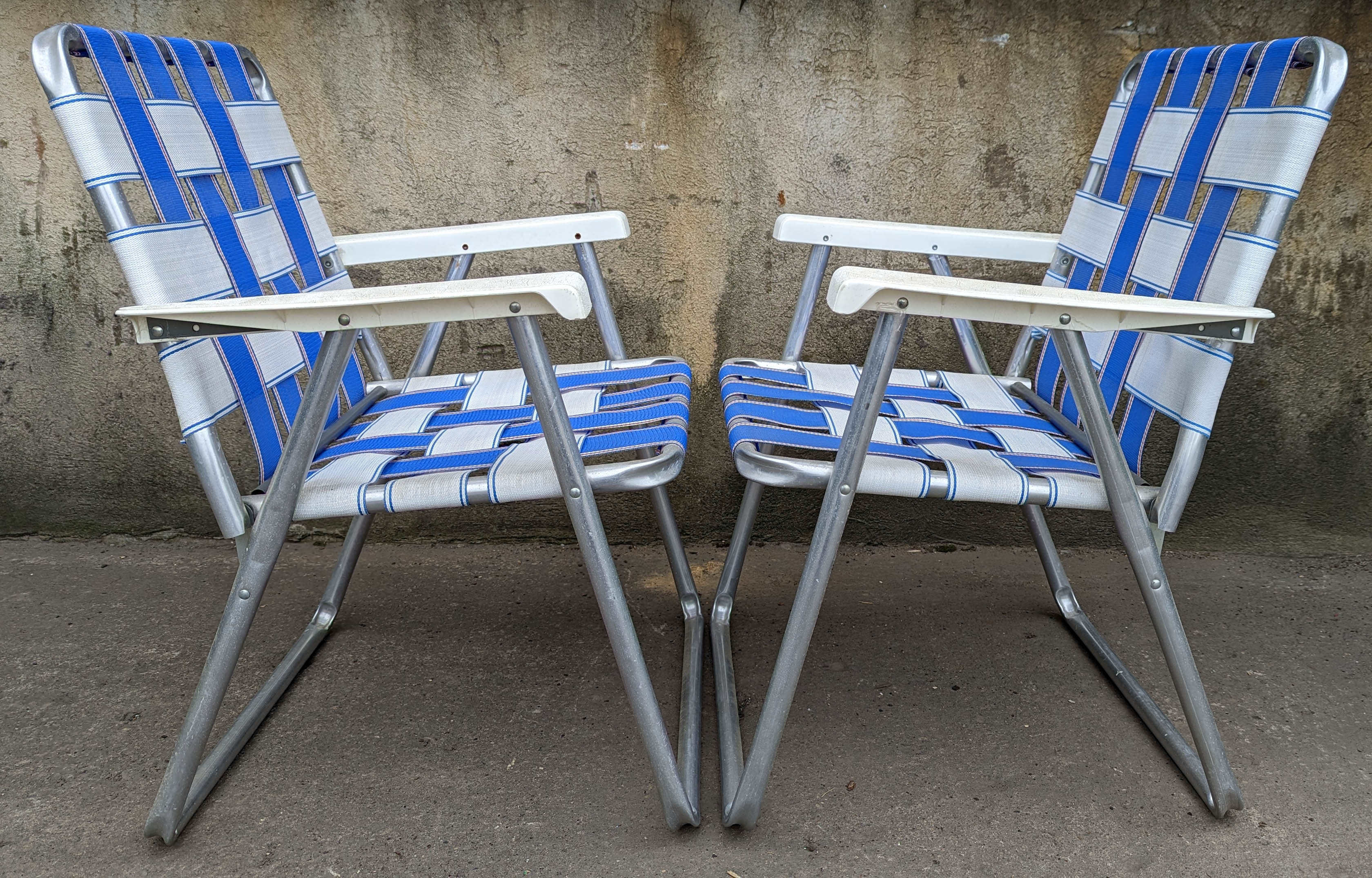 Pair Vintage Vtg Old Retro Aluminum Metal Folding Foldable Beach Lawn Pool Patio Garden Camping Fishing Arm Chairs Armchairs Seat Blue White Nylon