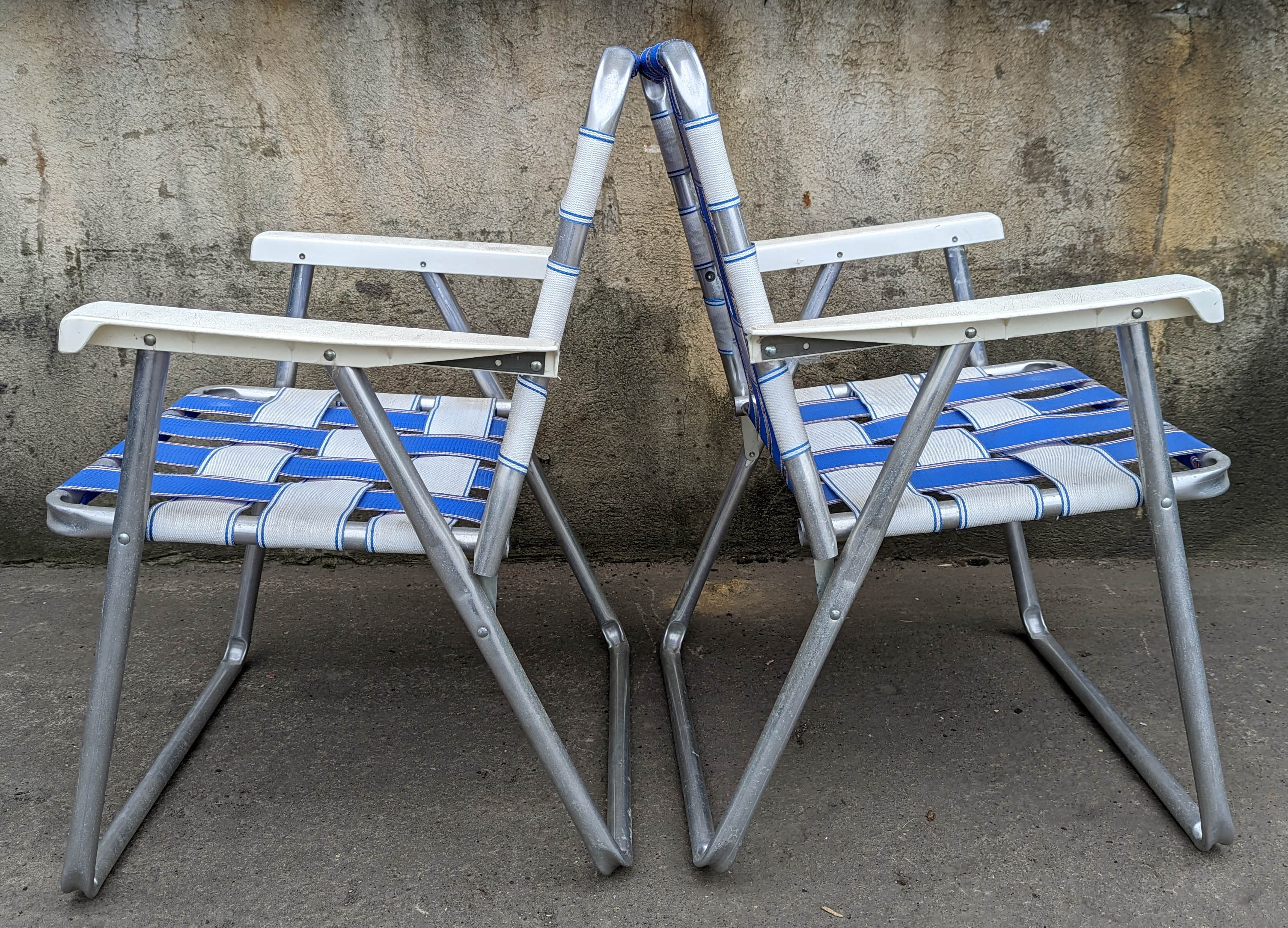 Old fashioned folding lawn chairs hot sale