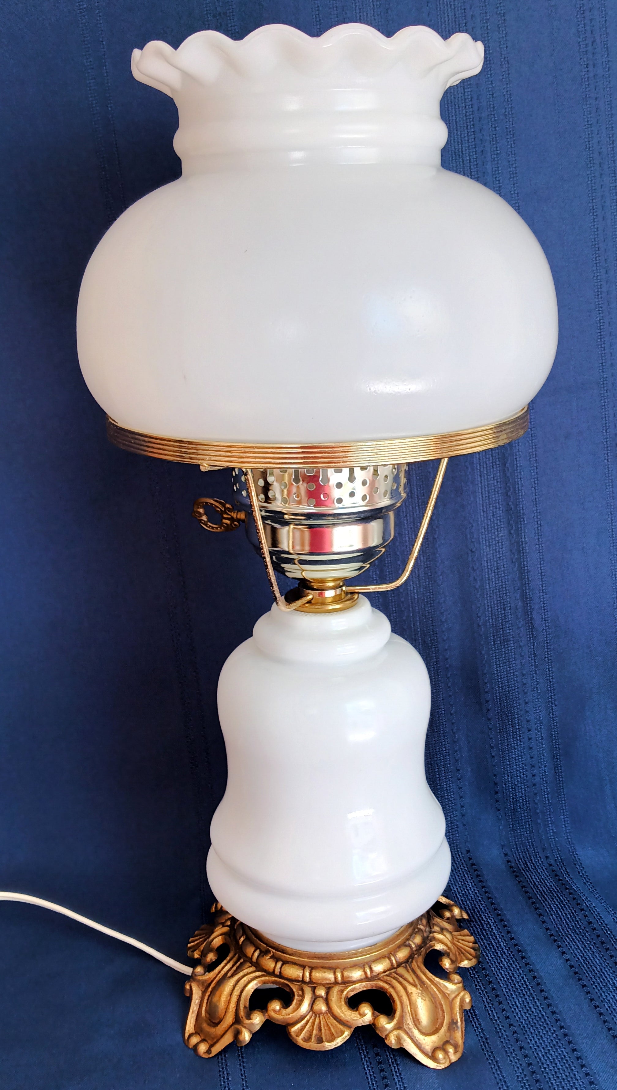 Vintage GWTW Style Milk Glass Table Lamp Painted Yellow Rose Ornate So –  PennAntique