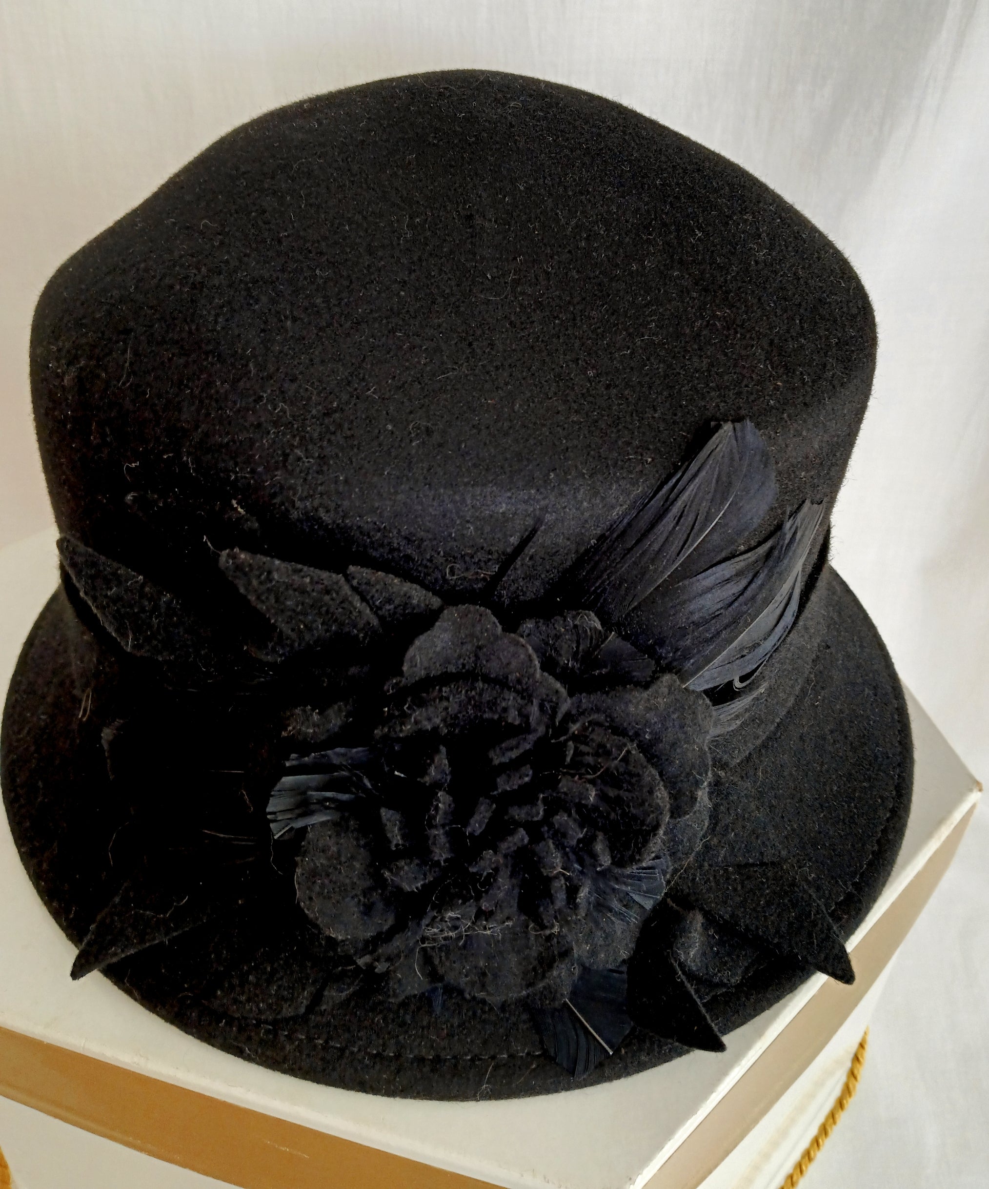 Elegant sale black hat